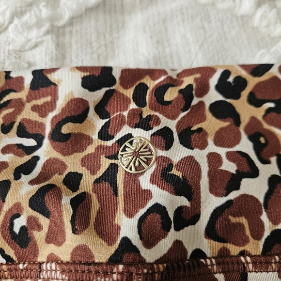 Lilly Pulitzer Luxletics Midi Leggings High Rise Women Medium Cheetah Print - Picture 6 of 8